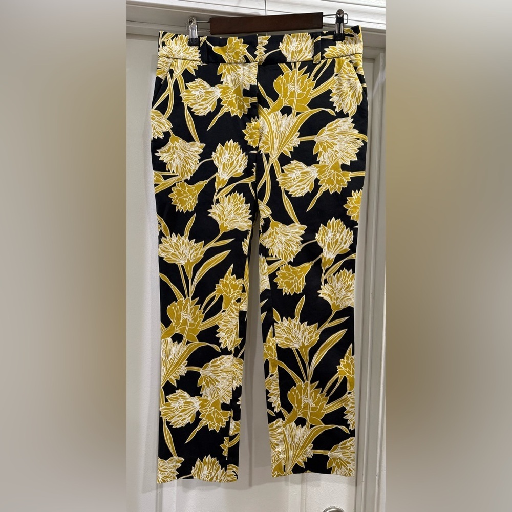 Ann Taylor Factory Black and Gold Floral Cropped Ankle Pants Size 6